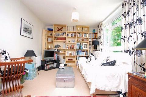 2 bedroom apartment to rent, Alexander Close, Twickenham