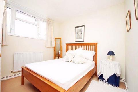 2 bedroom apartment to rent, Alexander Close, Twickenham