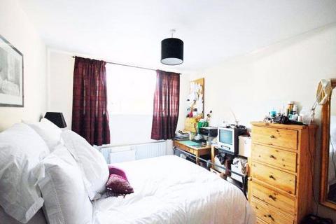 2 bedroom apartment to rent, Alexander Close, Twickenham