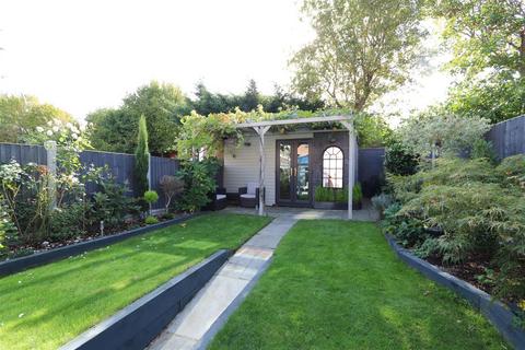 83 Hutton Drive, Hutton, Brentwood, CM13 2RP