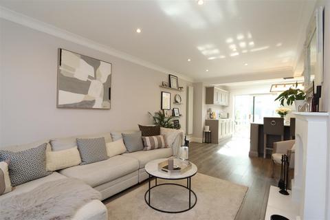 83 Hutton Drive, Hutton, Brentwood, CM13 2RP