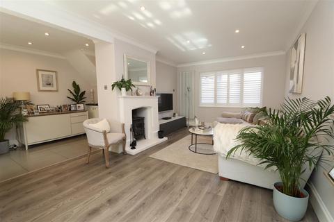 83 Hutton Drive, Hutton, Brentwood, CM13 2RP