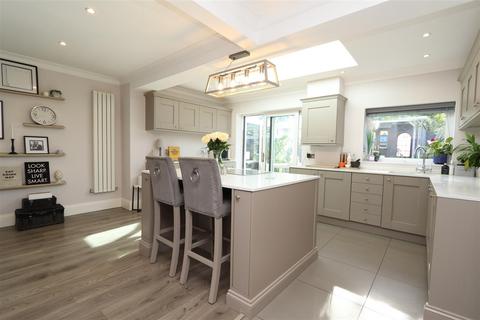 83 Hutton Drive, Hutton, Brentwood, CM13 2RP