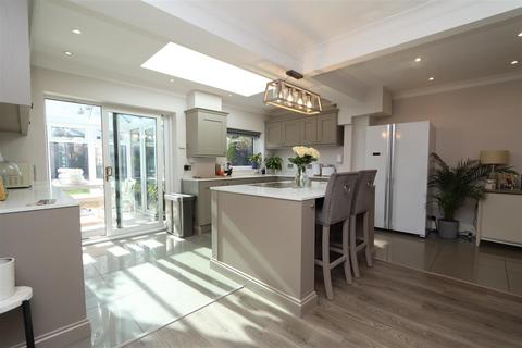83 Hutton Drive, Hutton, Brentwood, CM13 2RP