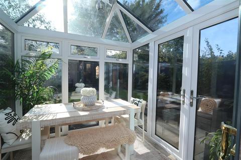 83 Hutton Drive, Hutton, Brentwood, CM13 2RP