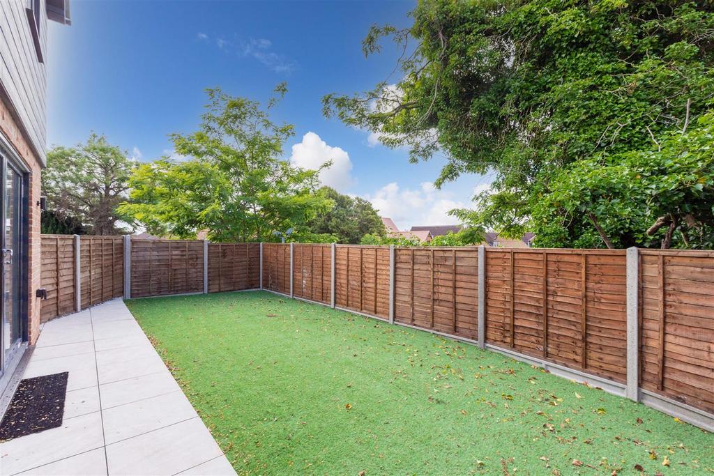 168 Cippenham Lane-3.jpg