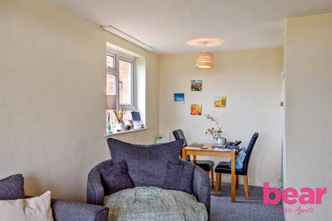 2 bedroom flat for sale, London Road, Westcliff-On-Sea SS0