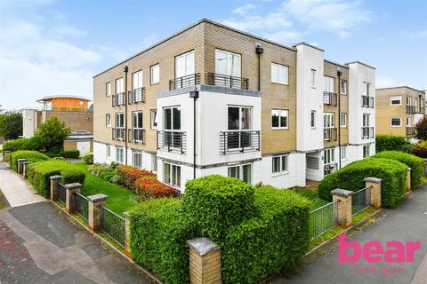 2 bedroom flat for sale, Brushes Warren, Leigh-on-Sea SS9