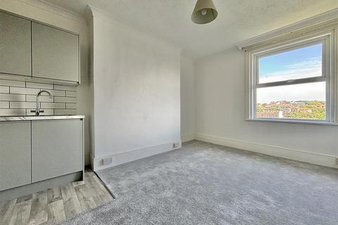 2 bedroom flat for sale, Braybrooke Road, Hastings TN34