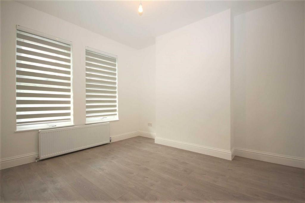 Elmsdale Road, Walthamstow, E17 2 bed flat to rent £1,750 pcm (£404 pw)