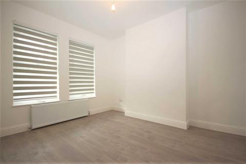 2 bedroom flat to rent, Elmsdale Road, Walthamstow, E17