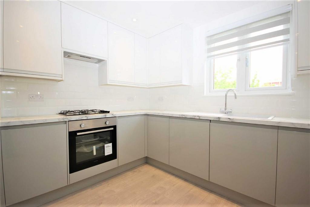 Elmsdale Road, Walthamstow, E17 2 bed flat to rent £1,750 pcm (£404 pw)