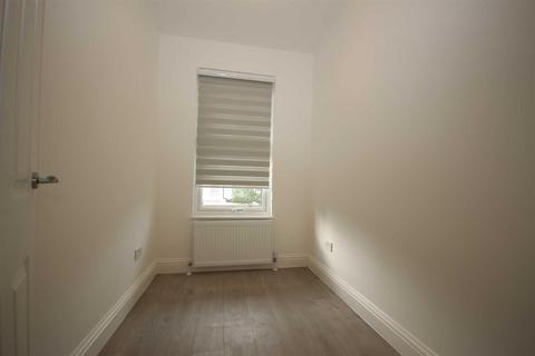2 bedroom flat to rent, Elmsdale Road, Walthamstow, E17
