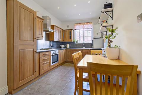 2 bedroom flat to rent, Malden Road, Kentish Town NW5