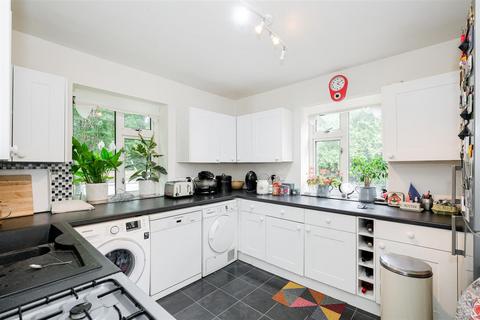 2 bedroom flat for sale, The Roses, High Road, Woodford Green