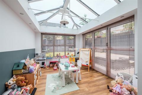12 Imperial Close, Bailiff Bridge, Brighouse, HD6 4DF