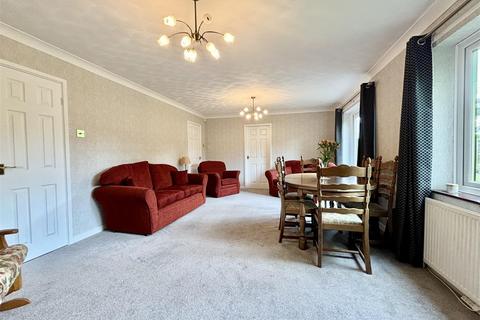 4 bedroom detached house for sale, Gibson Lane, Kippax, Leeds