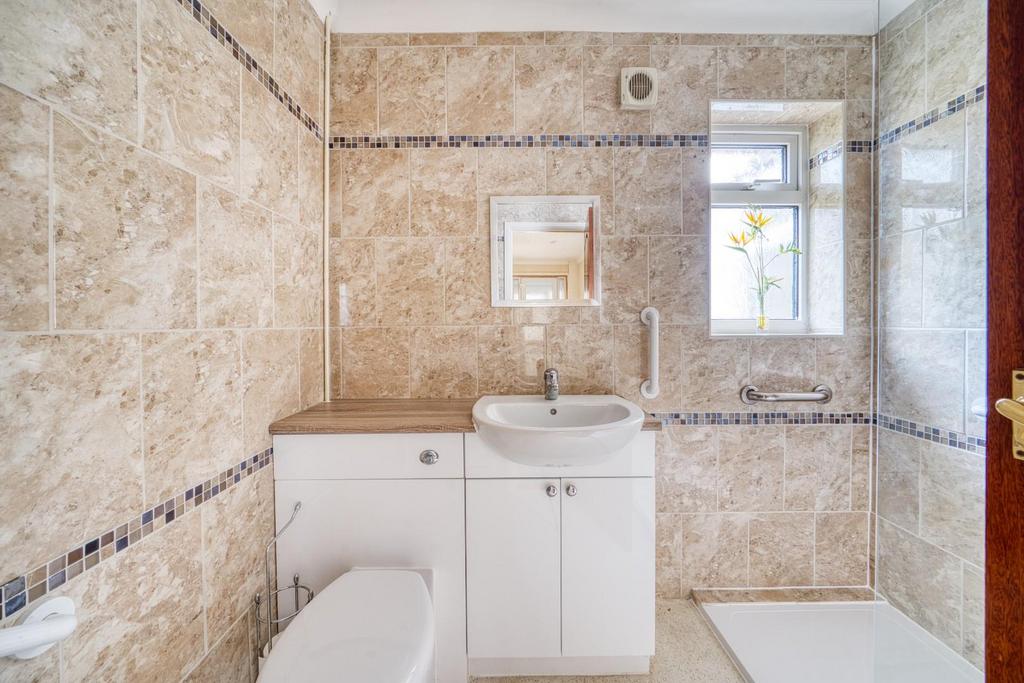 8 - shower room.jpeg