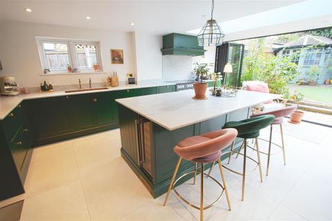 Chase Cottage Laindon Common Road, Little Burstead, Billericay, CM12 9TJ