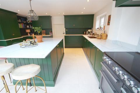 Chase Cottage Laindon Common Road, Little Burstead, Billericay, CM12 9TJ