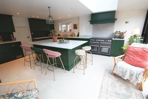 Chase Cottage Laindon Common Road, Little Burstead, Billericay, CM12 9TJ