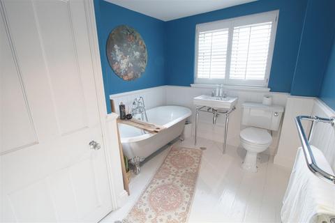 Chase Cottage Laindon Common Road, Little Burstead, Billericay, CM12 9TJ