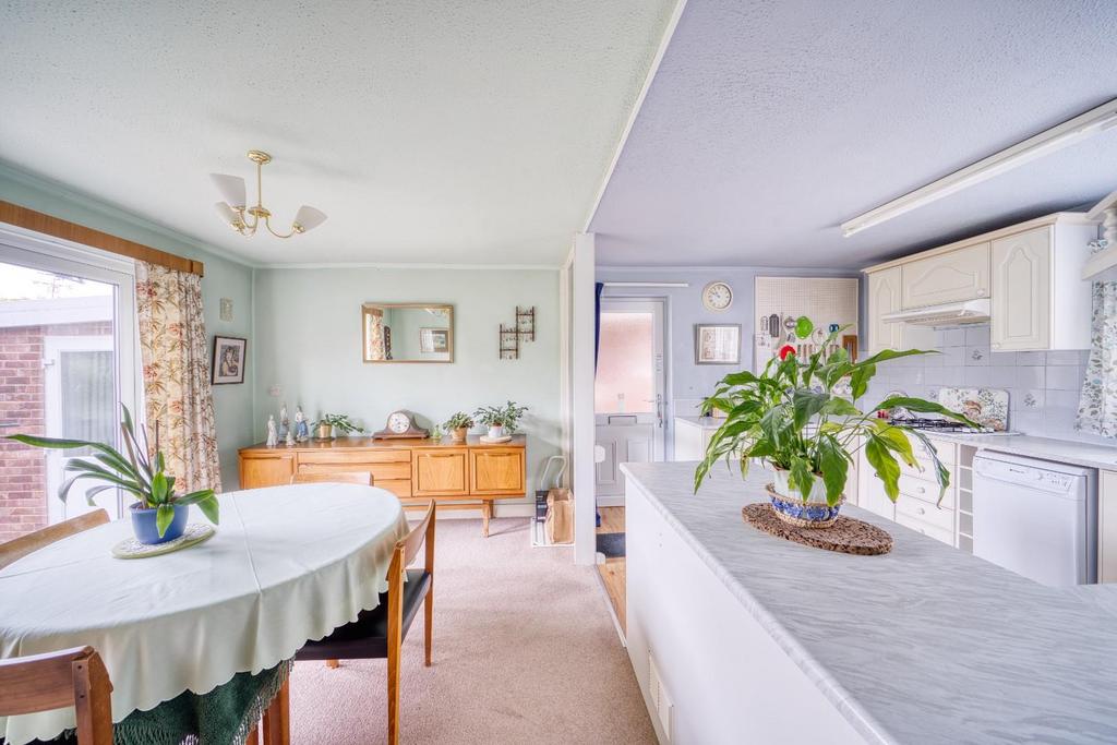 17 Barnards Close - Mark Templer - Real estate pho