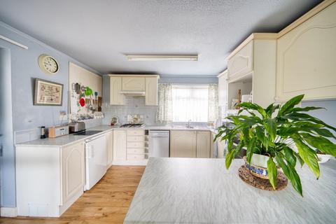 17 Barnards Close, Yatton, Bristol, BS49 4HZ