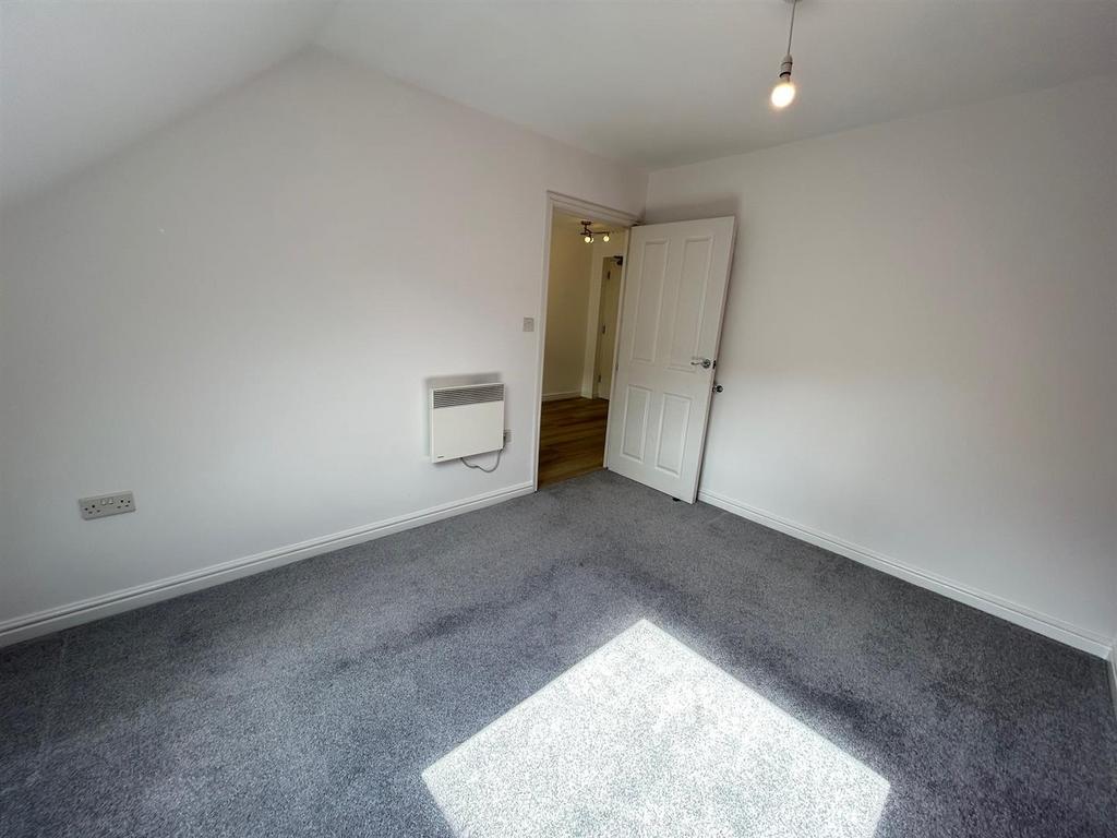 Bedroom 1 2.jpg