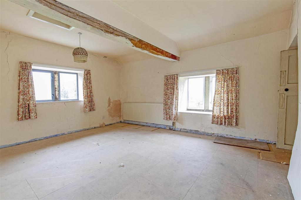 Bedroom 1-3.jpg