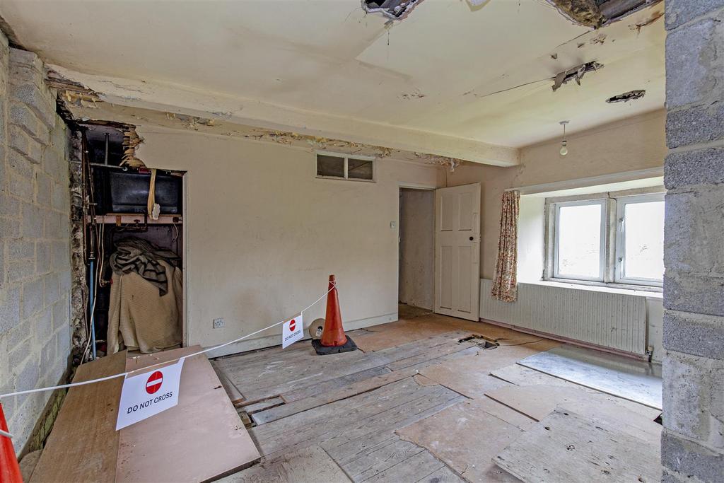 Bedroom 2-2.jpg