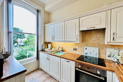 2 bedroom apartment for sale, St. Martins Avenue, Scarborough