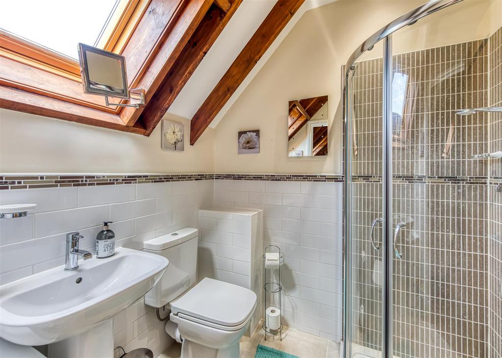 11 Cranmoor-bed2 ensuite.jpg