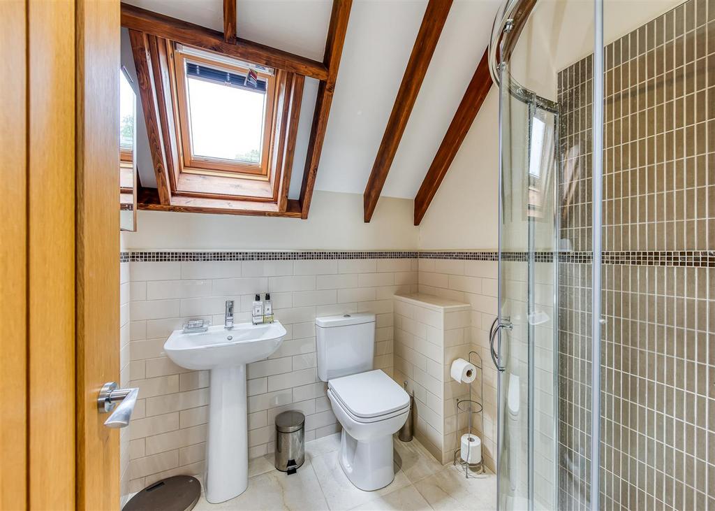 11 Cranmoor-bed3 ensuite.jpg