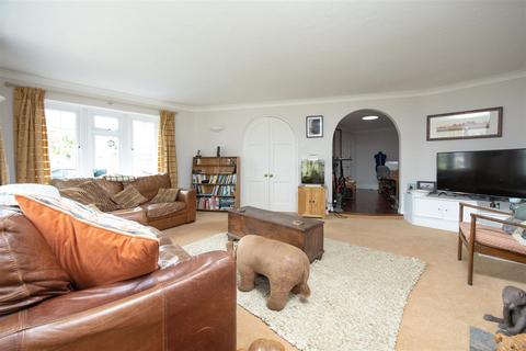 8 Windsor Drive, Trowbridge, BA14 0JZ