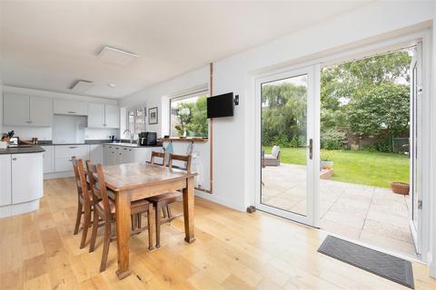 8 Windsor Drive, Trowbridge, BA14 0JZ