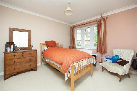 8 Windsor Drive, Trowbridge, BA14 0JZ