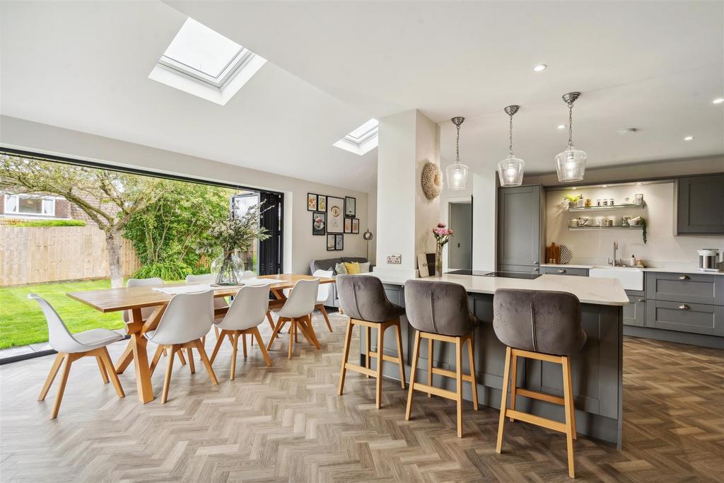Kitchen/dining/family room