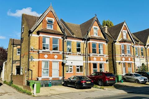 2 bedroom flat for sale, Manor Road, Beckenham BR3