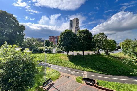 1 bedroom flat for sale, Chamberlain Close, Ilford