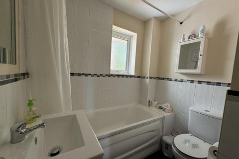 15, Sandown Court Byron Road, Worthing, BN11 3HL