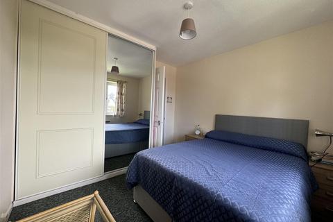 15, Sandown Court Byron Road, Worthing, BN11 3HL