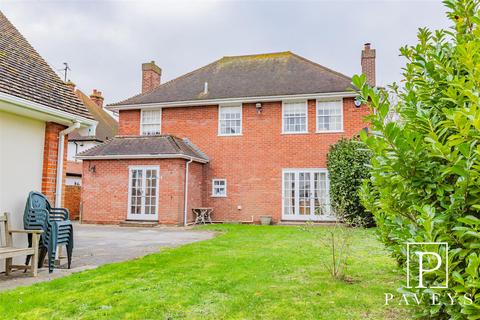 3 bedroom detached house for sale, Third Avenue, Frinton-On-Sea