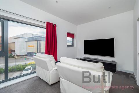 3 bedroom townhouse to rent, Vale Road, Sutton