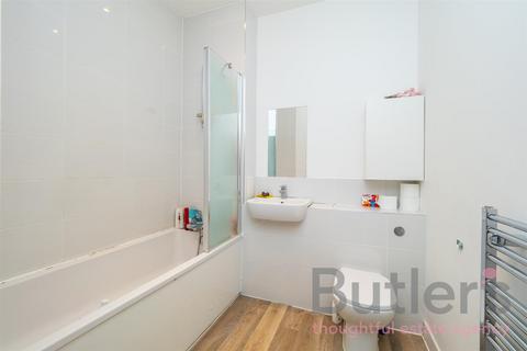 3 bedroom townhouse to rent, Vale Road, Sutton