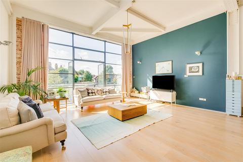 3 bedroom flat for sale, Chiswick Green Studios, London, W4