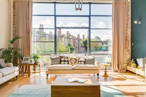 3 bedroom flat for sale, Chiswick Green Studios, London, W4