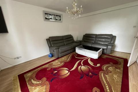 2 bedroom flat for sale, Aikman Avenue, Leicester