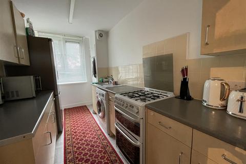 2 bedroom flat for sale, Aikman Avenue, Leicester