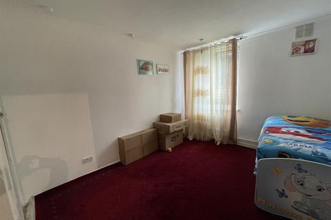 2 bedroom flat for sale, Aikman Avenue, Leicester